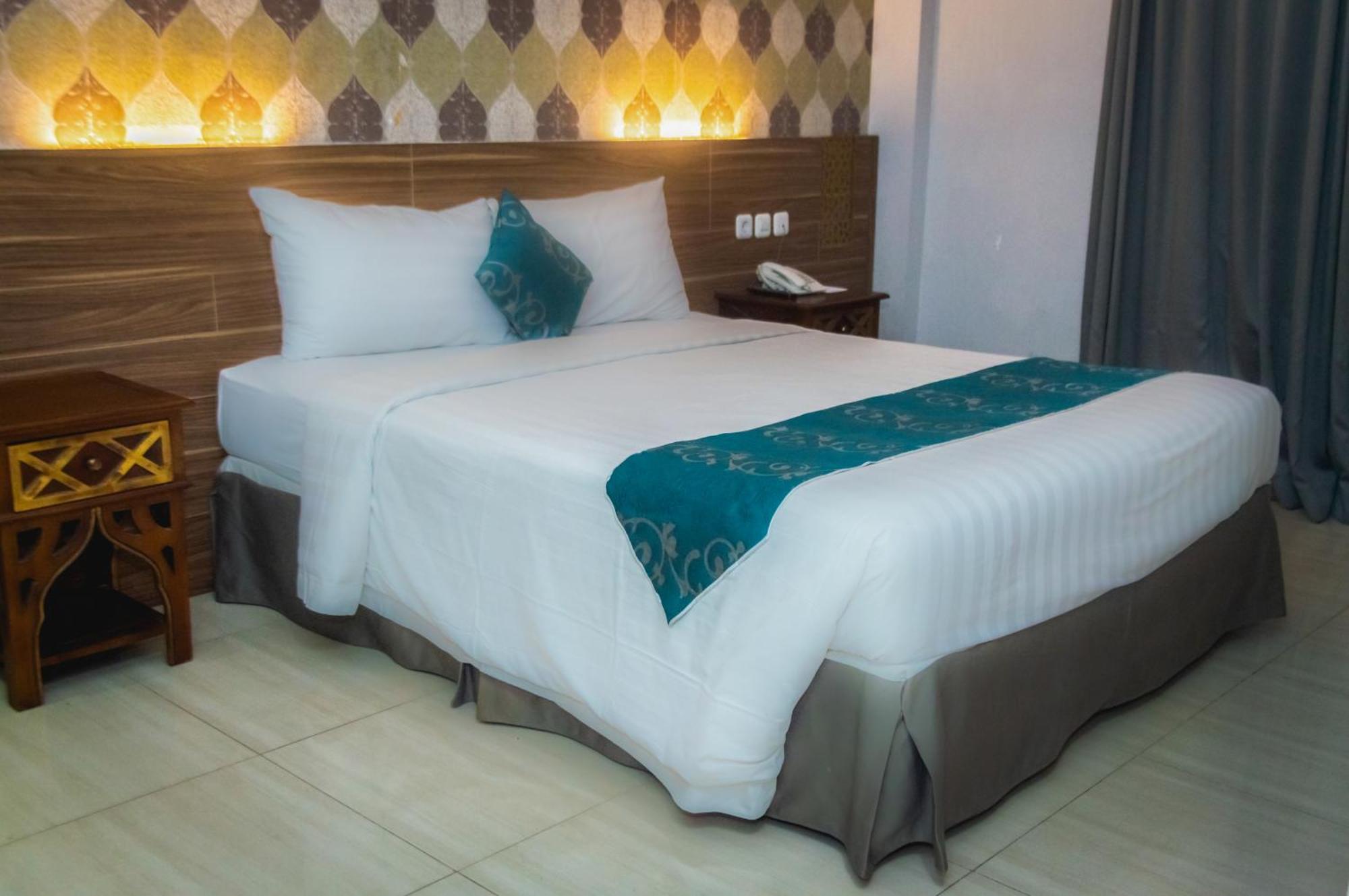 Grand Amira Hotel Solo Buitenkant foto