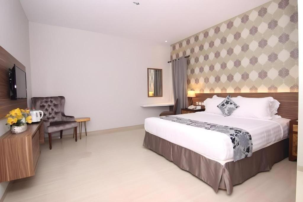 Grand Amira Hotel Solo Buitenkant foto