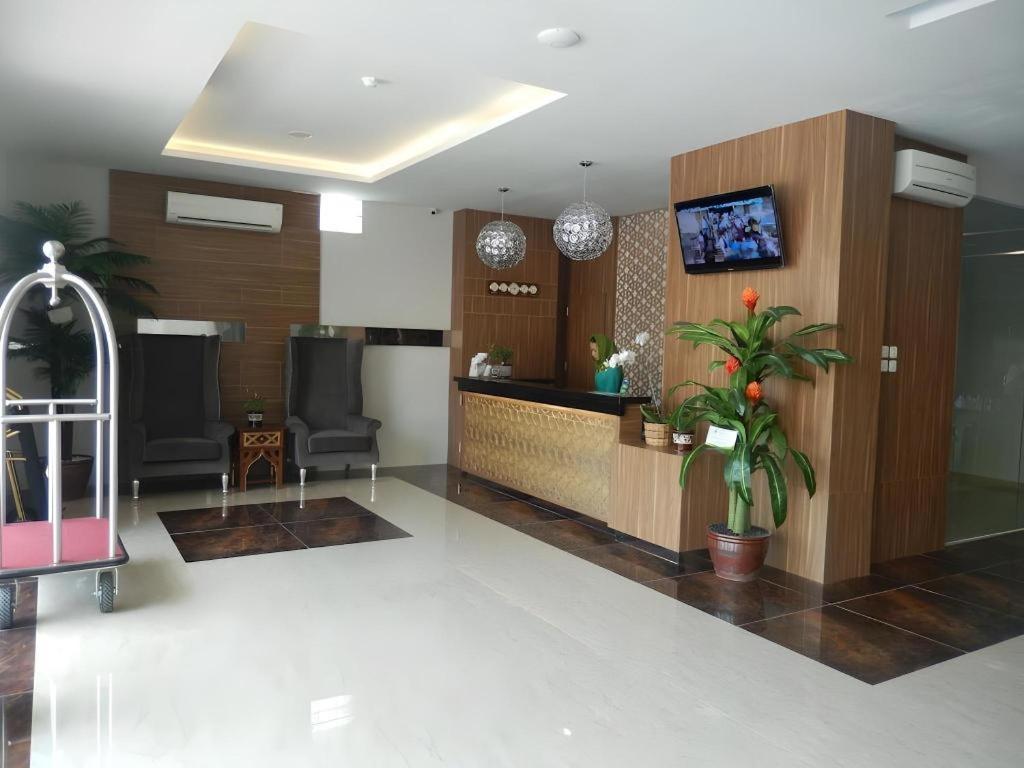 Grand Amira Hotel Solo Buitenkant foto