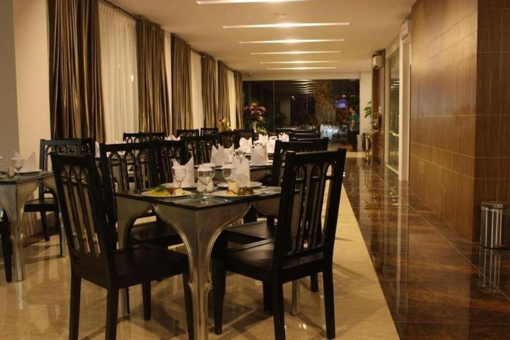 Grand Amira Hotel Solo Buitenkant foto