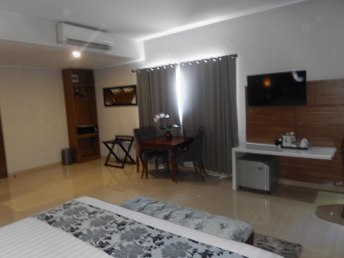 Grand Amira Hotel Solo Buitenkant foto