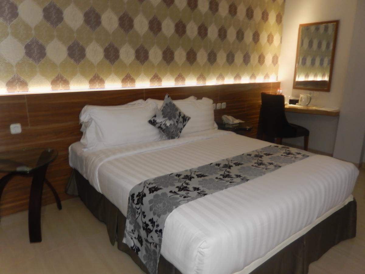 Grand Amira Hotel Solo Buitenkant foto