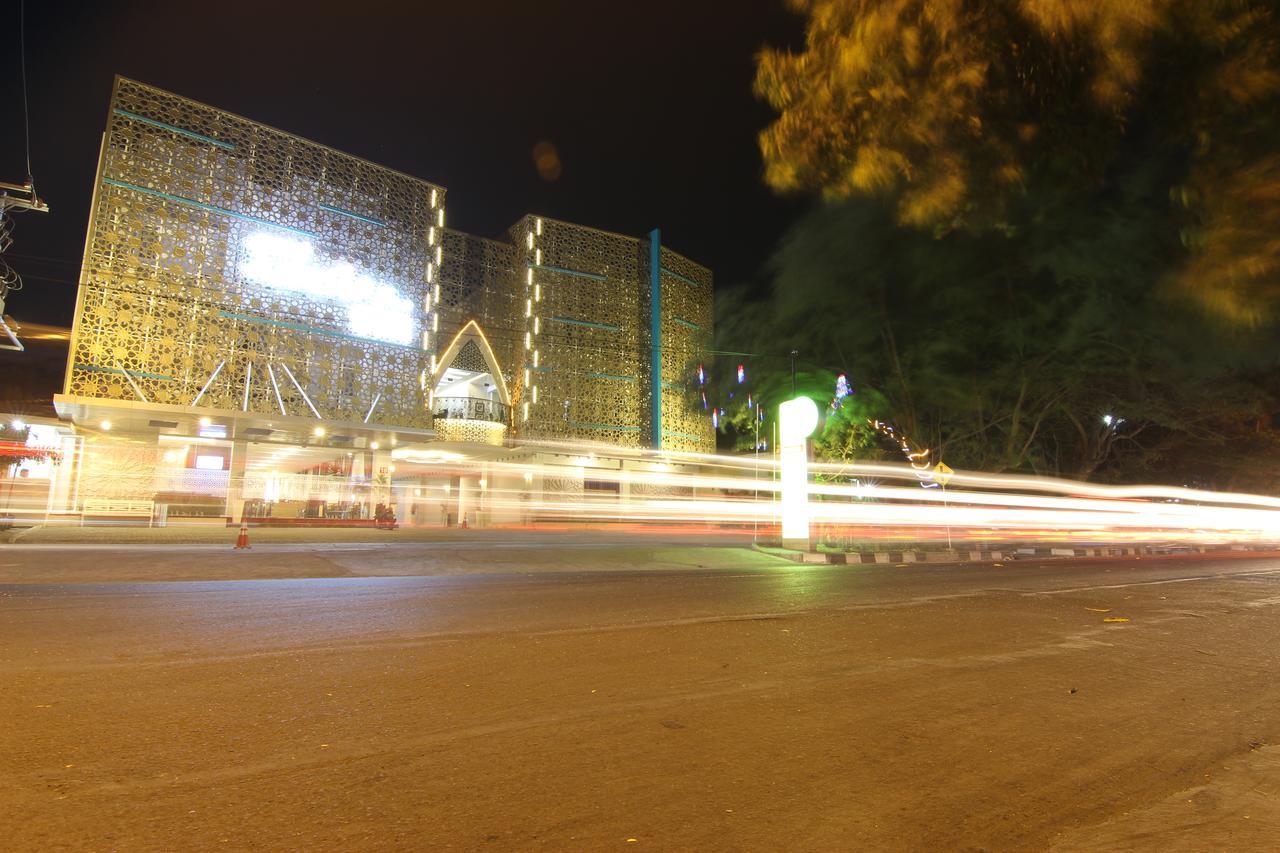 Grand Amira Hotel Solo Buitenkant foto